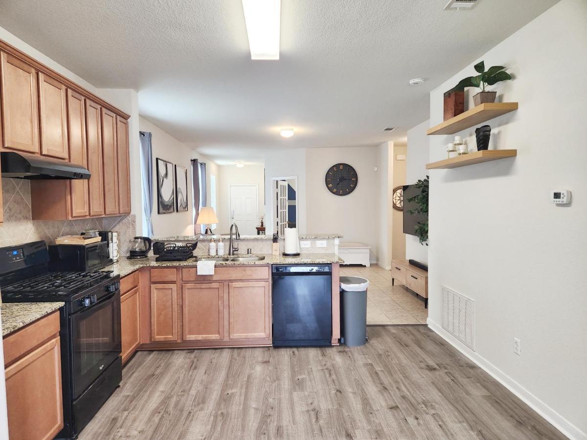 4 Bedroom Home Near Downtown Med Center Nrg Stadium Pearland Skyview Long By Ion Rentals Houston Luaran gambar