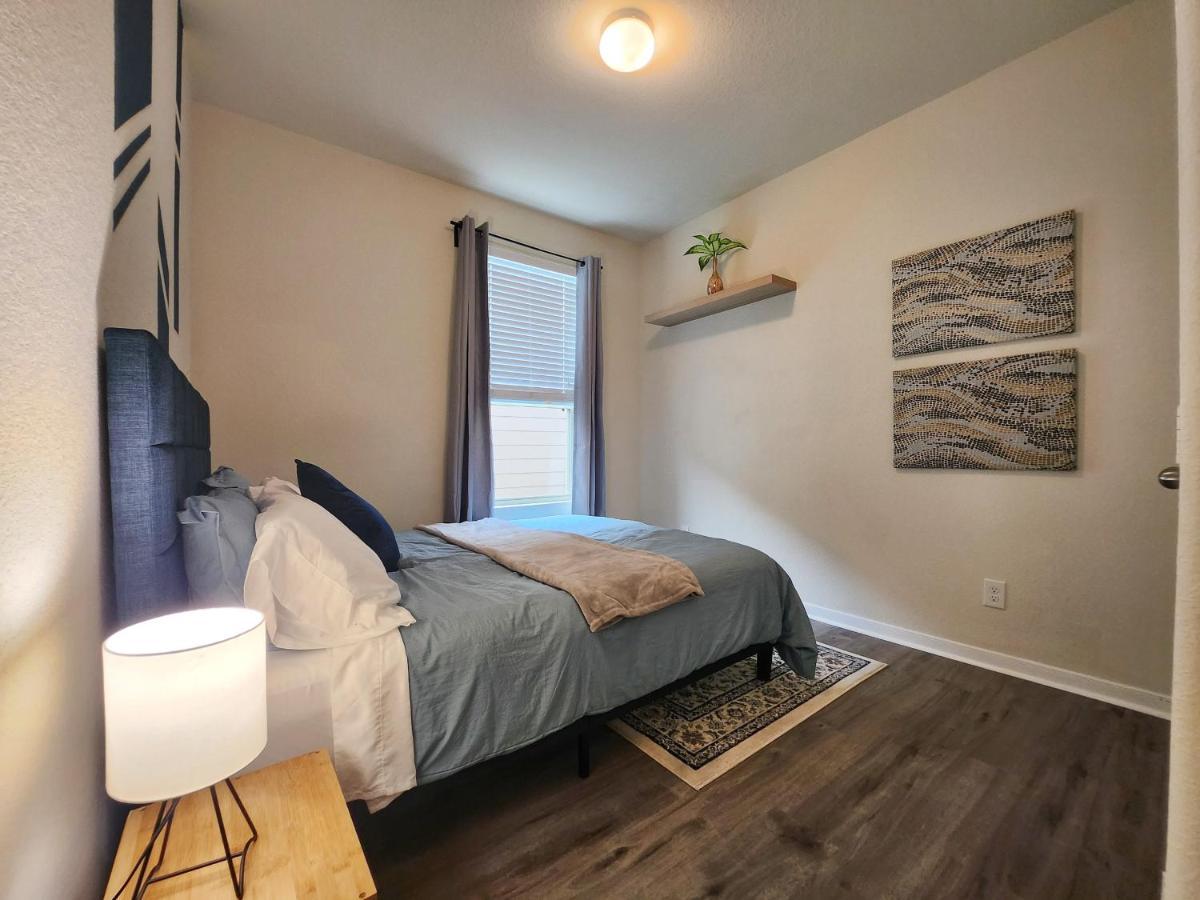 4 Bedroom Home Near Downtown Med Center Nrg Stadium Pearland Skyview Long By Ion Rentals Houston Luaran gambar