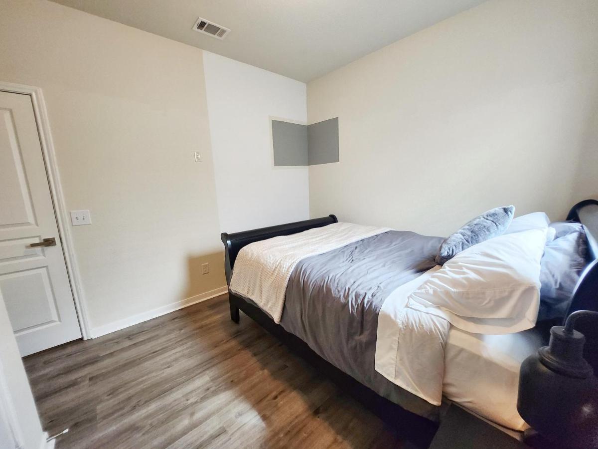 4 Bedroom Home Near Downtown Med Center Nrg Stadium Pearland Skyview Long By Ion Rentals Houston Luaran gambar